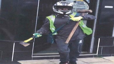 Bystander catches armed raiders on camera