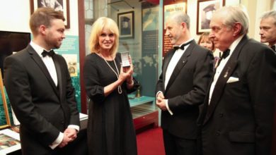 Joanna Lumley accepts Jeremy France brooch to celebrate Gurkha anniversary