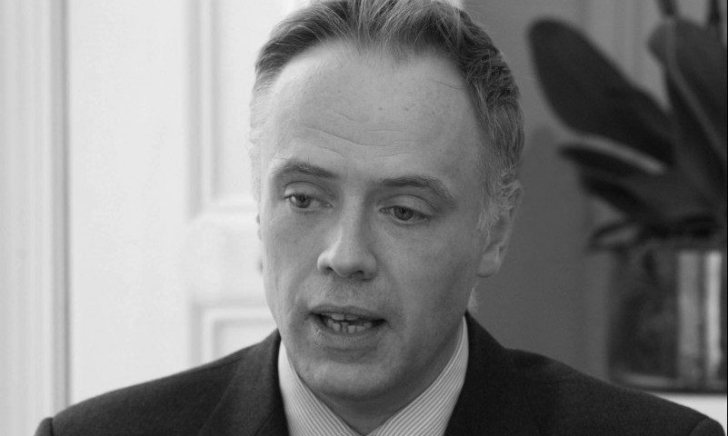 Do auctions reflect trends, or do they set them?