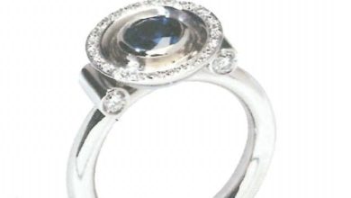 Jewellery stolen in Marlow jewellers smash-and-grab
