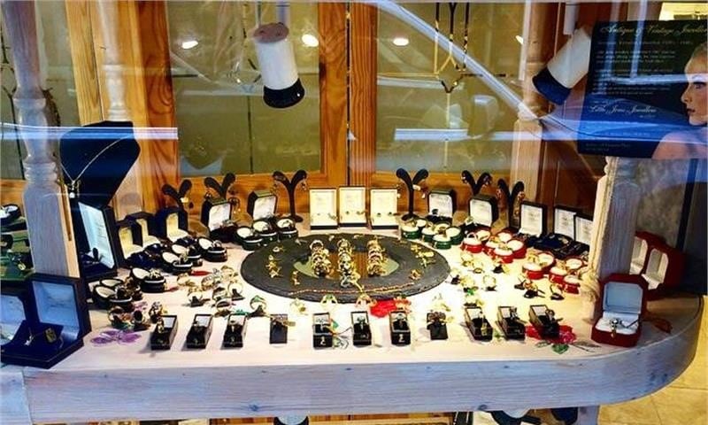 £30,000 worth of jewellery stolen in Cornwall smash-and-grab