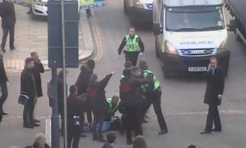 VIDEO: Have-a-go-heroes tackle jewellery robber in Leeds