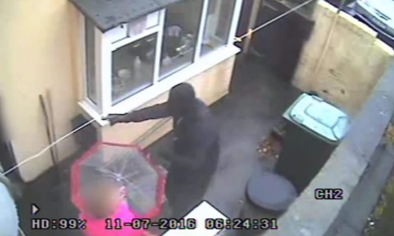 VIDEO: Shotgun-wielding robbers steal £200,000 from Lancashire jewellers