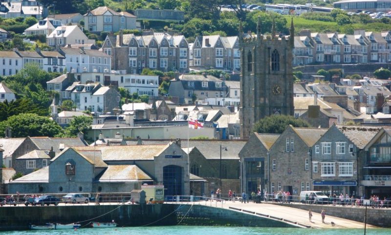 Cornwall jeweller ‘robbed for £250,000’ worth of gold jewellery