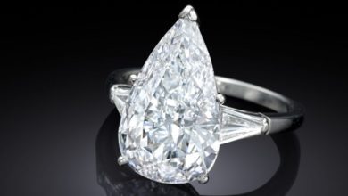 Jewellery from best-selling author Jackie Collins to go under the hammer