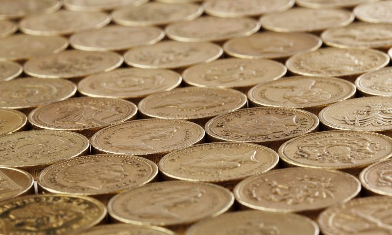 Amazon takes on bricks-and-mortar stores with cash sales