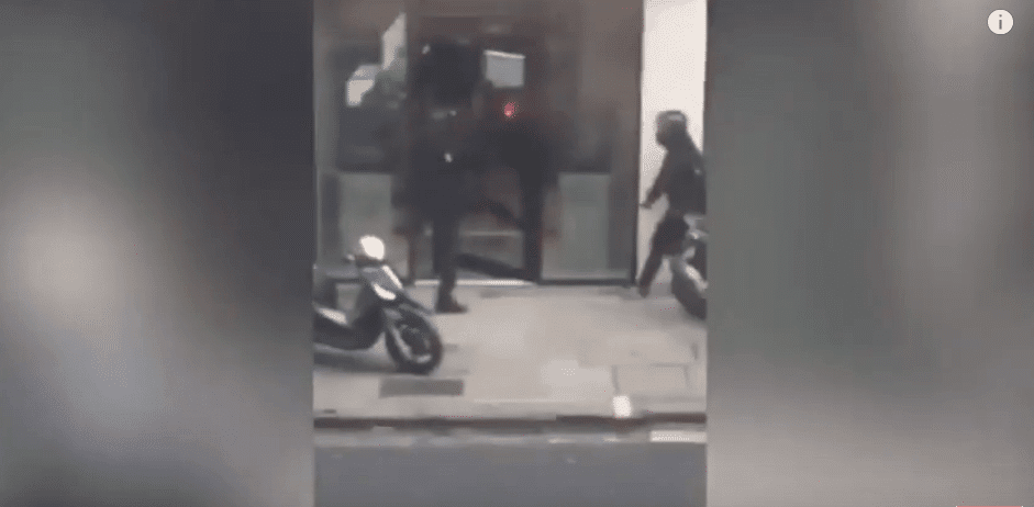 VIDEO: Smash-and-grab on Fleet Street watch boutique by knife-wielding gang