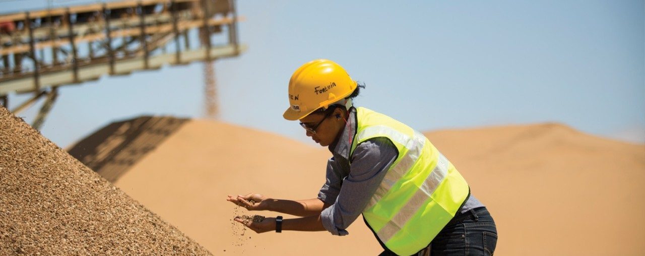 De Beers to sell Elizabeth Bay mine