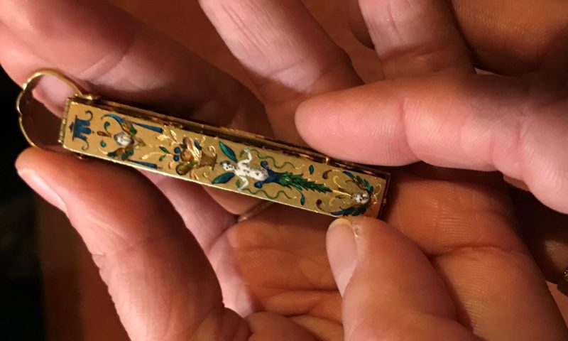 Understanding international jewellery