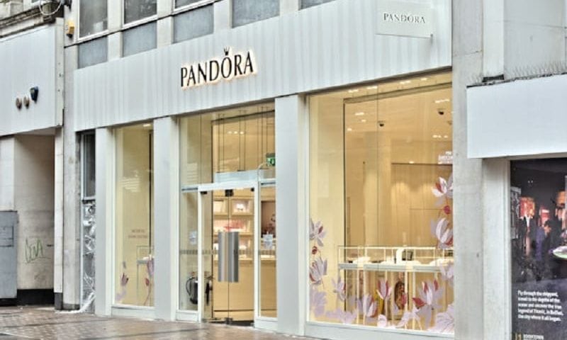 Pandora CEO steps down following profit warning