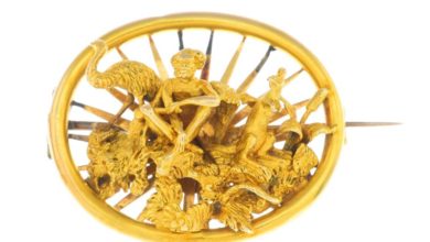 ‘Historic’ Australian brooch auctioned for almost £10,000
