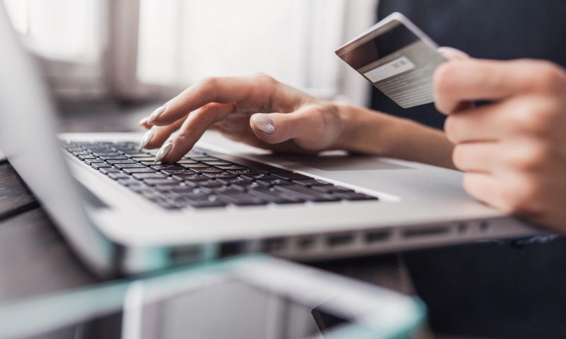 Online retail sales see subdued growth in April
