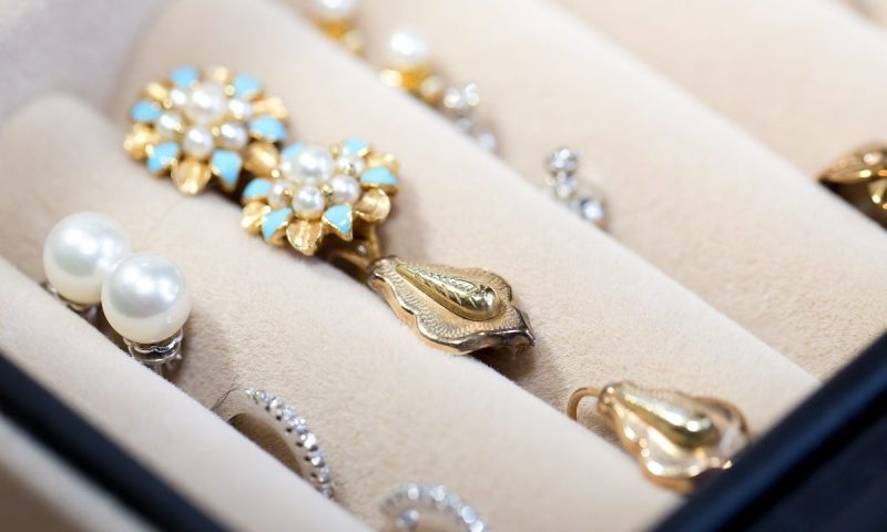 How the jewellery industry can sparkle online