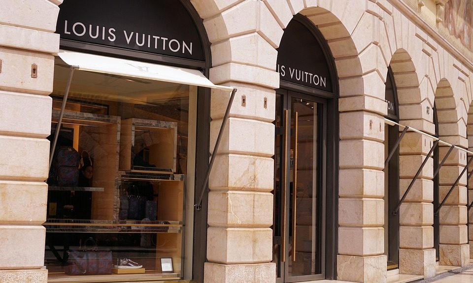 Louis Vuitton owner bids to take over Tiffany and Co