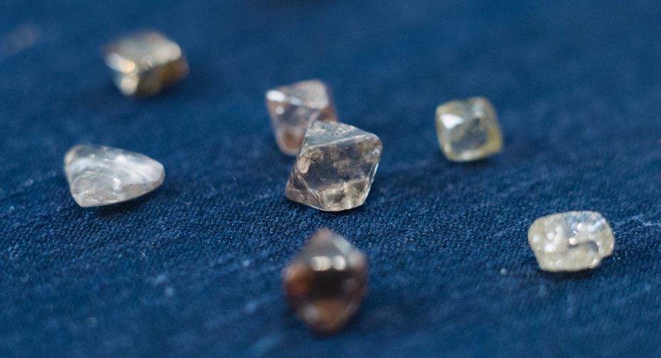 Diamond sales plummet at De Beers 