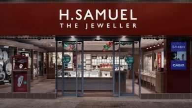 Signet Jewellers swings to loss in Q2