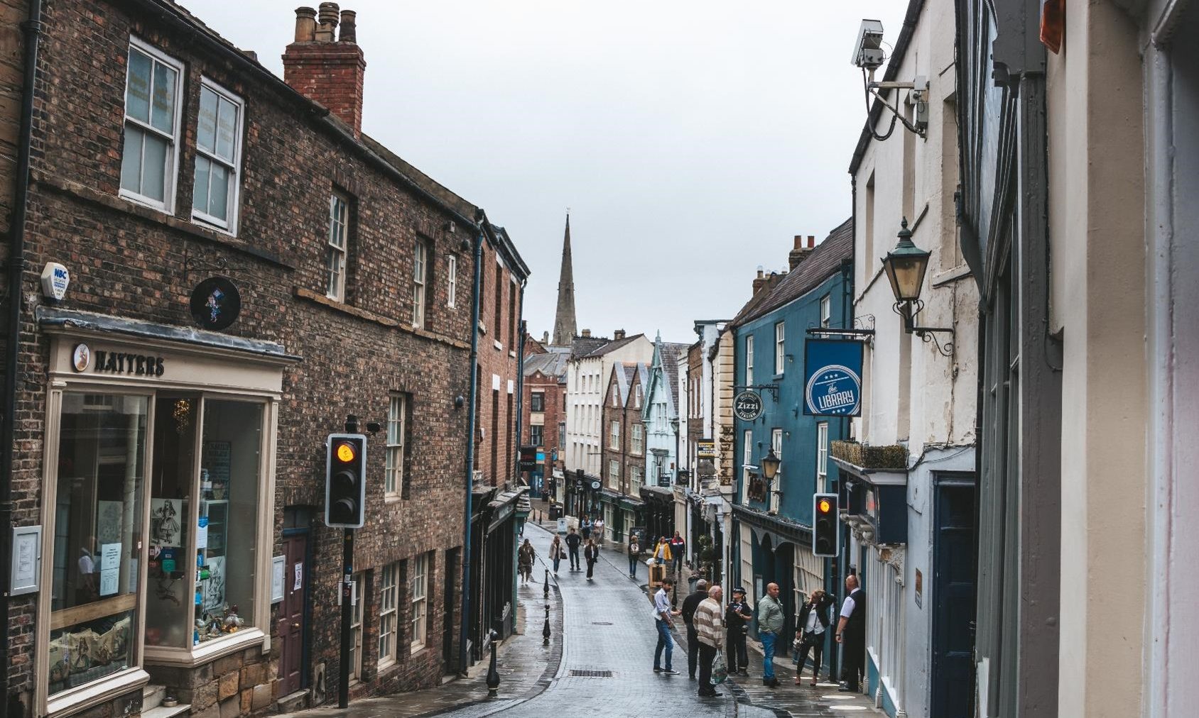 UK festive spending set to rise to £24.6bn, PwC survey finds