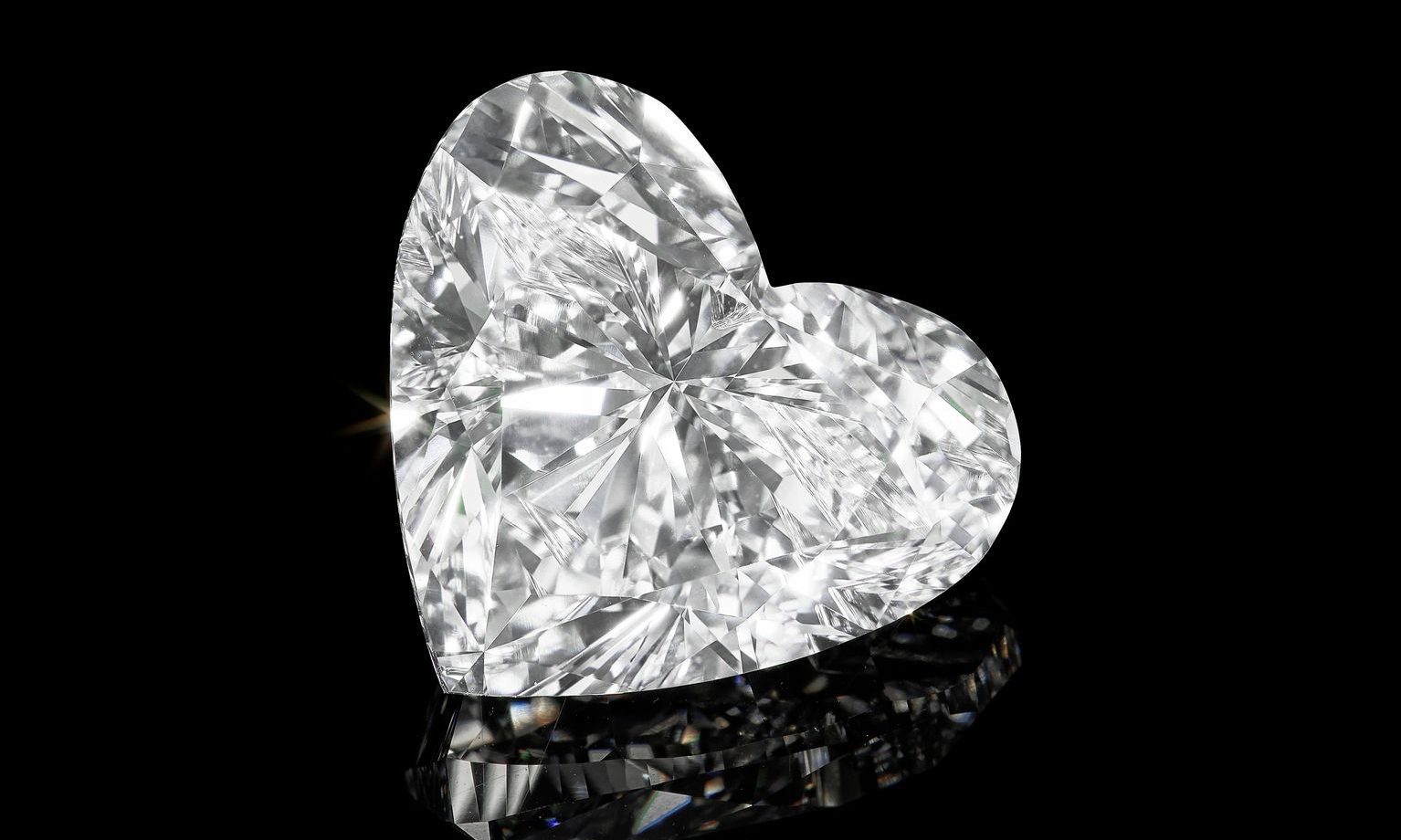 Christie’s kicks off online auction with £1.1m heart-shaped diamond