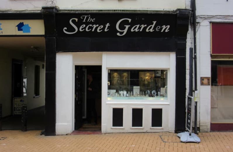 Vurchoo secures new stockist for Studs of Hope collection