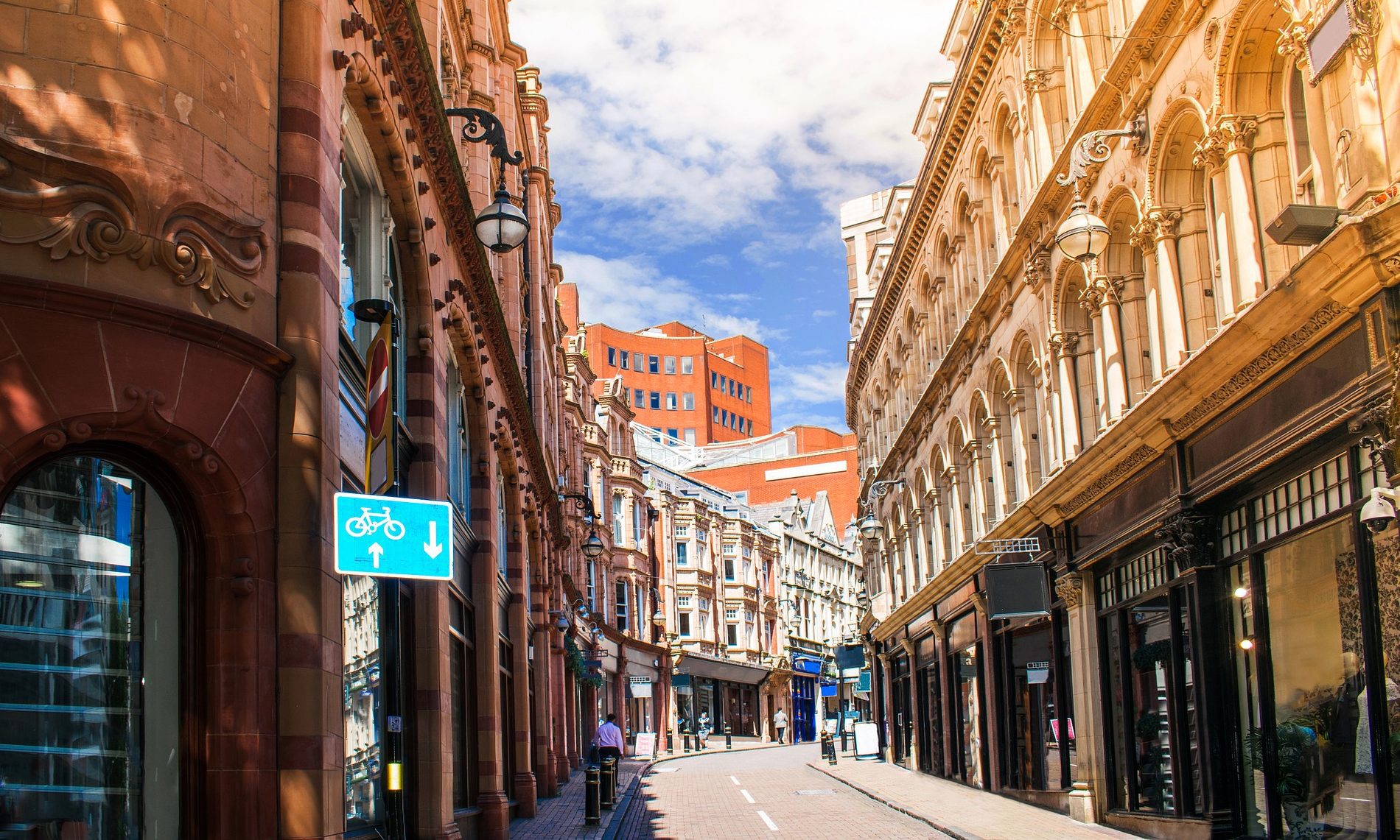 Weather boosts footfall across UK by 2.3%