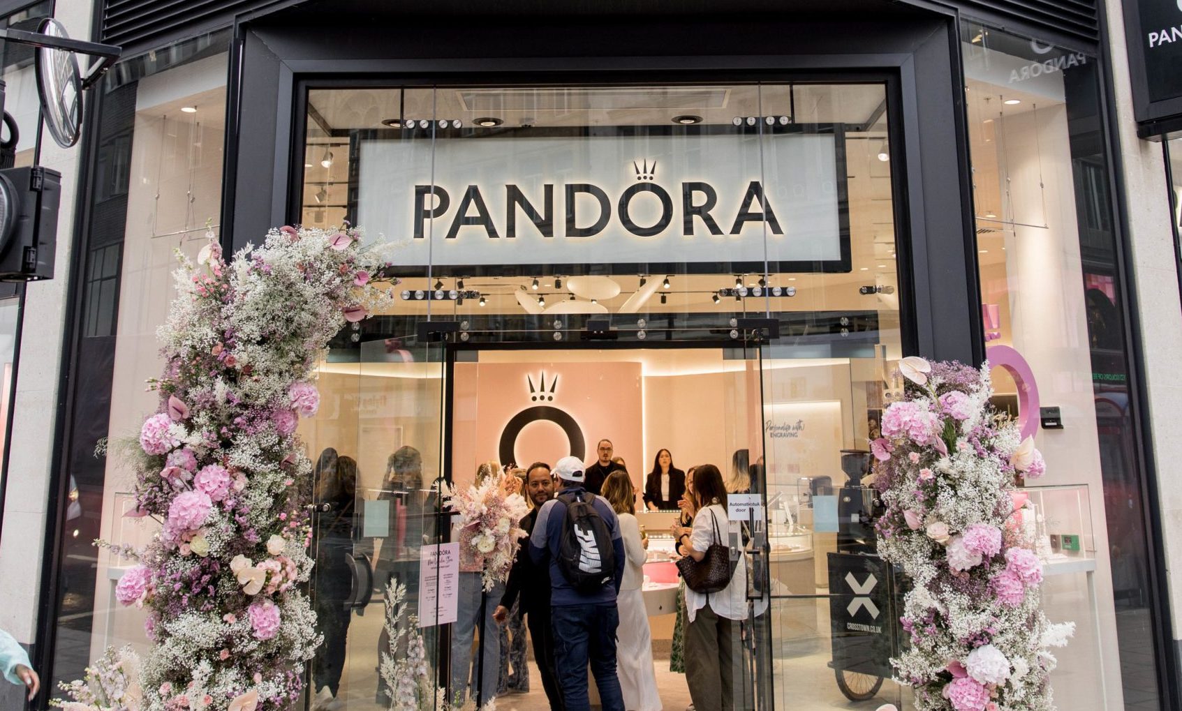 Pandora unveils new retailer on Oxford Avenue